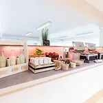 Aviva 4*