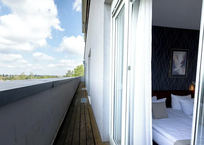 Отель Aviva 4*