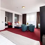 Aviva Hotel