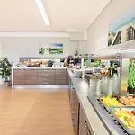 Aviva 4*